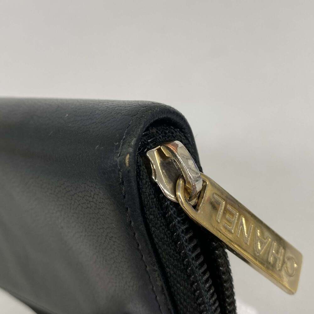 CHANEL Black Lambskin Leather Wallet - Picture 5 of 8